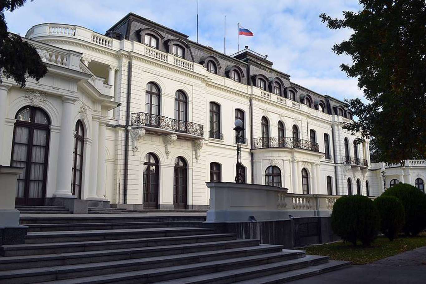 Çekya 18 Rus büyükelçiliği personelini sınır dışı etti
